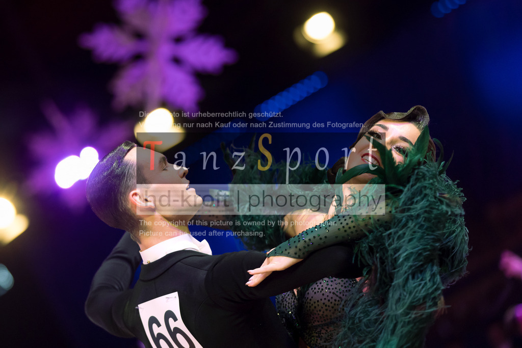 20241215_WDSF_Int_Open_Std-Riga-9279 | Tanzsportbilder, Standardtanz, Lateintanz, WDSF, DTV, LTVB, dancecomp, goc, hessen tanzt, blaues band der spree, walzer, tango, wiener walzer, slowfox, quickstepp, samba, rumba, cha-cha-cha, paso doble. jive, hd-kroft photography, turniertanzsport