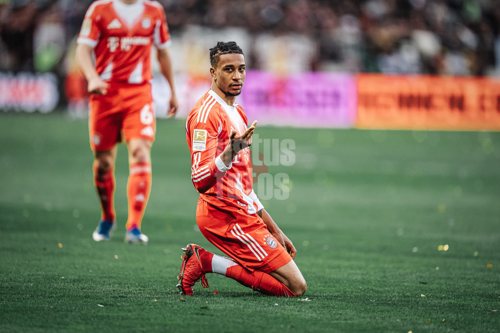 Fußball | Männer | Saison 2025/2026  | Fußball-Bundesliga | 29. Spieltag | FC St. Pauli vs. FC Bayern München | 11.04.2026 | Michael Olise (#17, FC Bayern München) nachdem er gefoult wurde