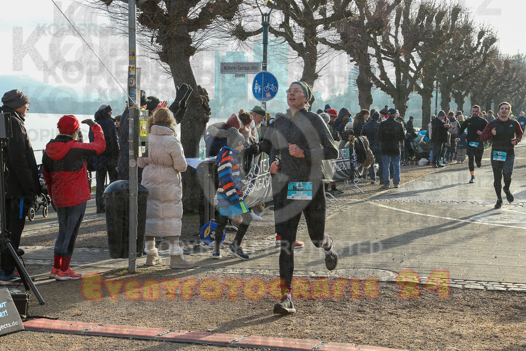 241231_1157_EX1_3076 | Sportfotografie im Rhein-Sieg Kreis, Köln, Bonn, NRW, Rheinland Pfalz, Hessen, etc. Unser Tätigkeitsfeld umfasst den Laufsport vom Volkslauf über den Marathon, Duathlon, Triathon bis zum Ultralauf wie Kölnpfad Ultra oder Schindertrail.