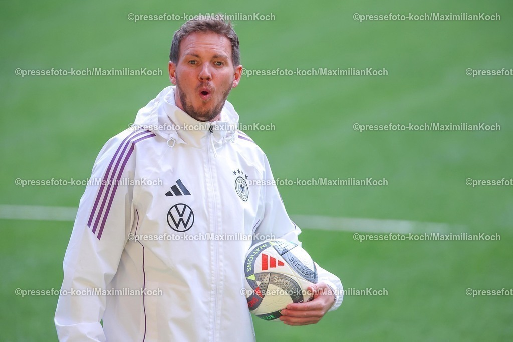 DFB22032502007 | 22.03.2025, Fußball, Abschlusstraining und Pressekonferenz vor dem Nations League  Viertelfinale Deutschland - Italien, Signal Iduna Park, Saison 2024 2025: Bundestrainer Julian Nagelsmann (GER #hc) Mimik erstaunt DFB regulations prohibit any use of photographs as image sequences and or quasi-video.