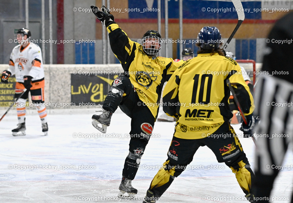EC Hornets Spittal vs. USC Piraten Velden 18.2.2024 | #98 Thalhammer Dominic EC Hornets Spittal, #10 Ortner Philipp EC Hornets Spittal, EC Hornets Spittal vs. USC Piraten Velden 18.2.2024, EC Hornets Spittal vs. USC Piraten Velden 18.2.2024 am 18.02.2024 in Spittal an der Drau (Eissportzentrum Spittal), Austria, (Photo by Bernd Stefan)