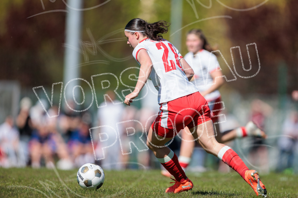 Gipfeltreffen der Frauen: Finale um den Sachsenlotto Landespokal 2026 | Am 1. Mai 2026 trafen im Endspiel des Sachsenlotto Landespokals die Frauen des Chemnitzer FC und die zweite Mannschaft von RasenBallsport Leipzig aufeinander. Vor stimmungsvoller Kulisse kämpften beide Teams ab 15:00 Uhr um die begehrte Trophäe des sächsischen Fußballs. Diese Galerie zeigt die Highlights, packende Zweikämpfe und die emotionalsten Momente des Finaltags. - Realisiert mit Pictrs.com
