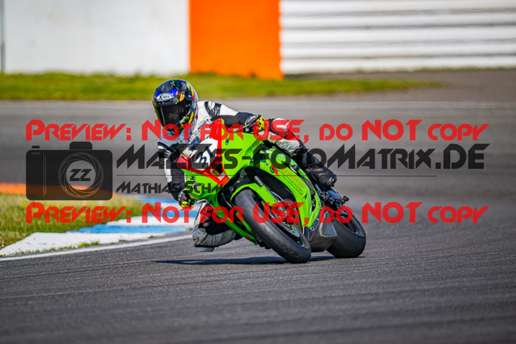 MaZZes_FotoMatrix_230410_6187 | WEISS