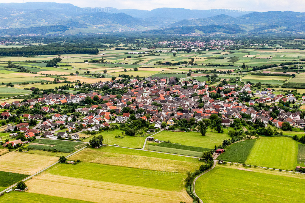 Luftbild: Ortsansicht von Westen im Ortsteil Wagshurst in Achern im Bundesland Baden-Württemberg in Deutschland.Foto: IMG_19127.jpg vom 20.06.2009 durch Werner Riehm/FLY-FOTO.deAuflösung des Originals: 4246 x 2830 px