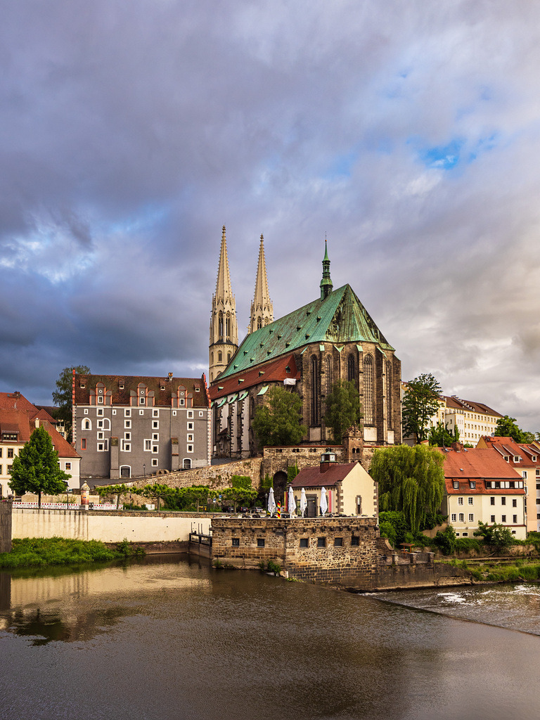 Blick über den Fluss Neiße auf die Peterskirche in Görlitz | Blick über den Fluss Neiße auf die Peterskirche in Görlitz.