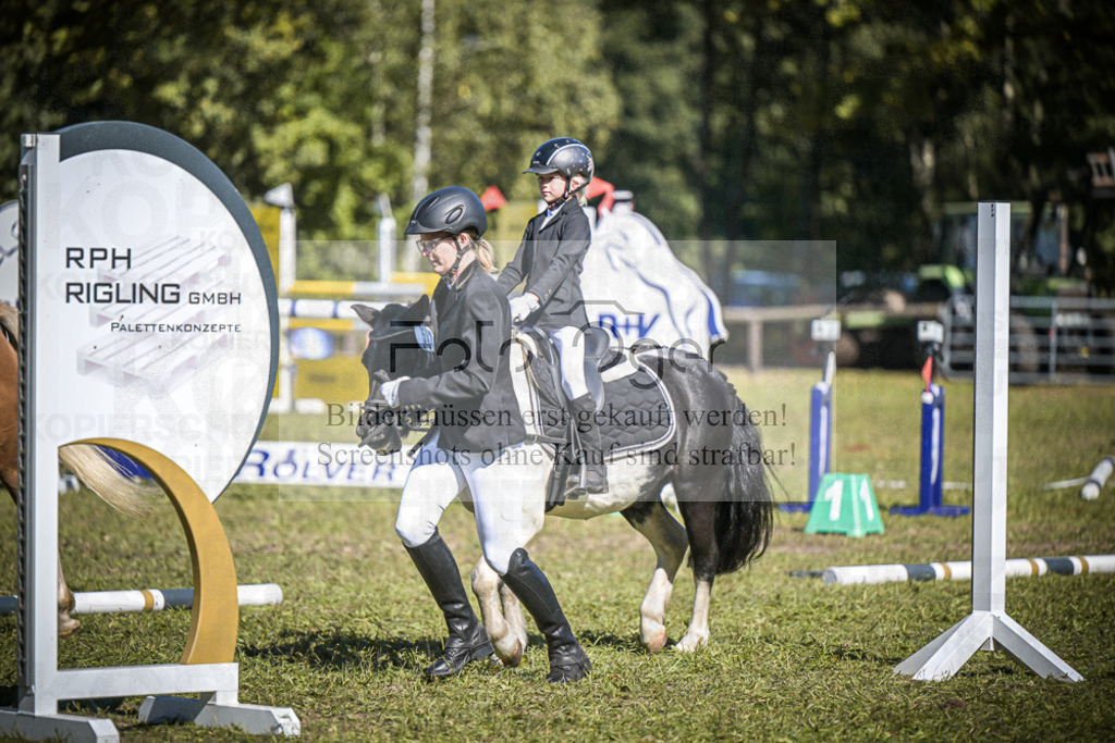DOS_0137 | Entdecke hochwertige Reitturnierfotos von Foto Oger. Professionell, emotional und authentisch – jetzt Lieblingsmomente im Shop bestellen.Deutschlandweite Turnierfotografie. - Realisiert mit Pictrs.com