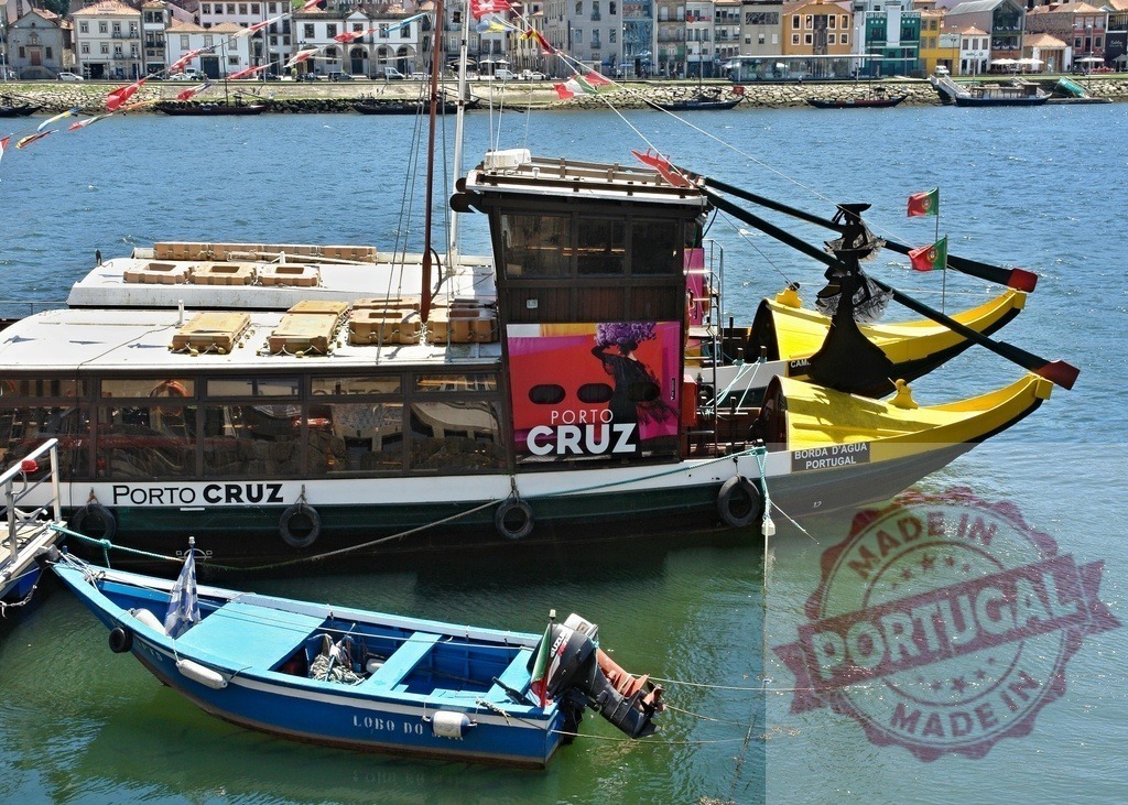 Rabelo boats moored on Douro River in Porto, Portugal | Traditional Rabelo boats and a small motorboat docked along the Douro River in Porto - Realisiert mit Pictrs.com