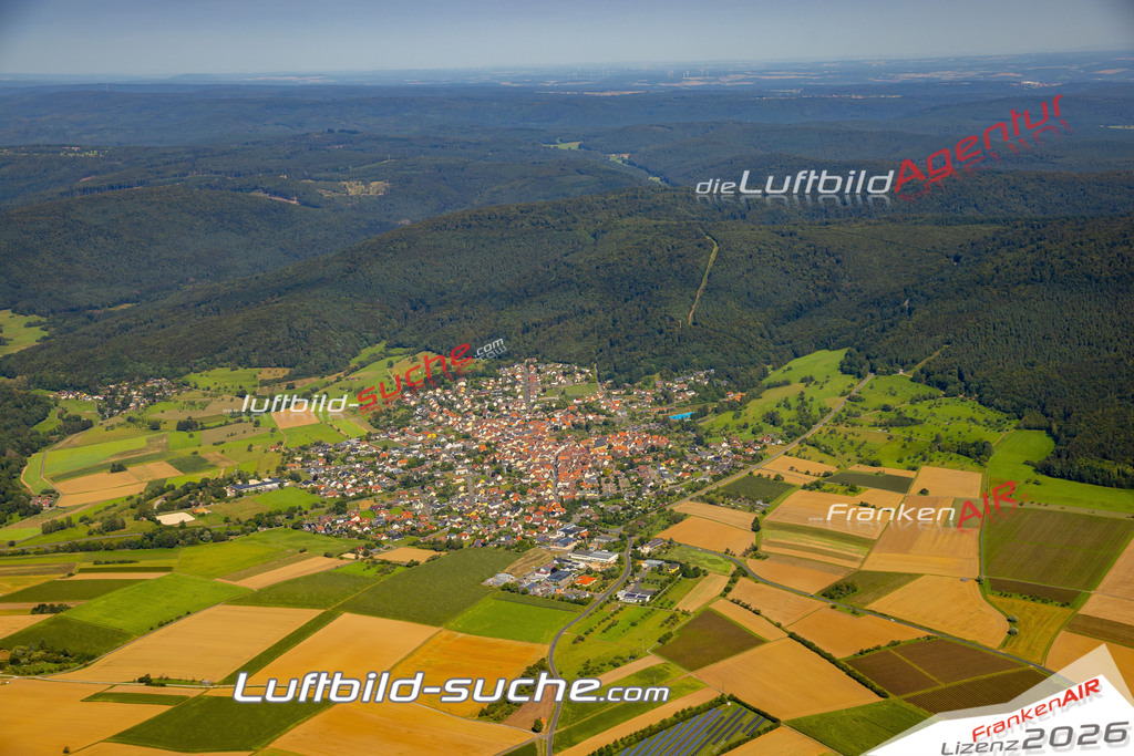 Das Luftbild zeigt :  Mönchberg - Die Luftaufnahme wurde 2024 vom UL-Flugzeug aus erstellt ( keine Drohne ) - Hochauflösende Luftaufnahme - Für grossformatige Ausdrucke geeignet. Die Geschenkidee !Mit Lizenz und Bildrechte bestellbar