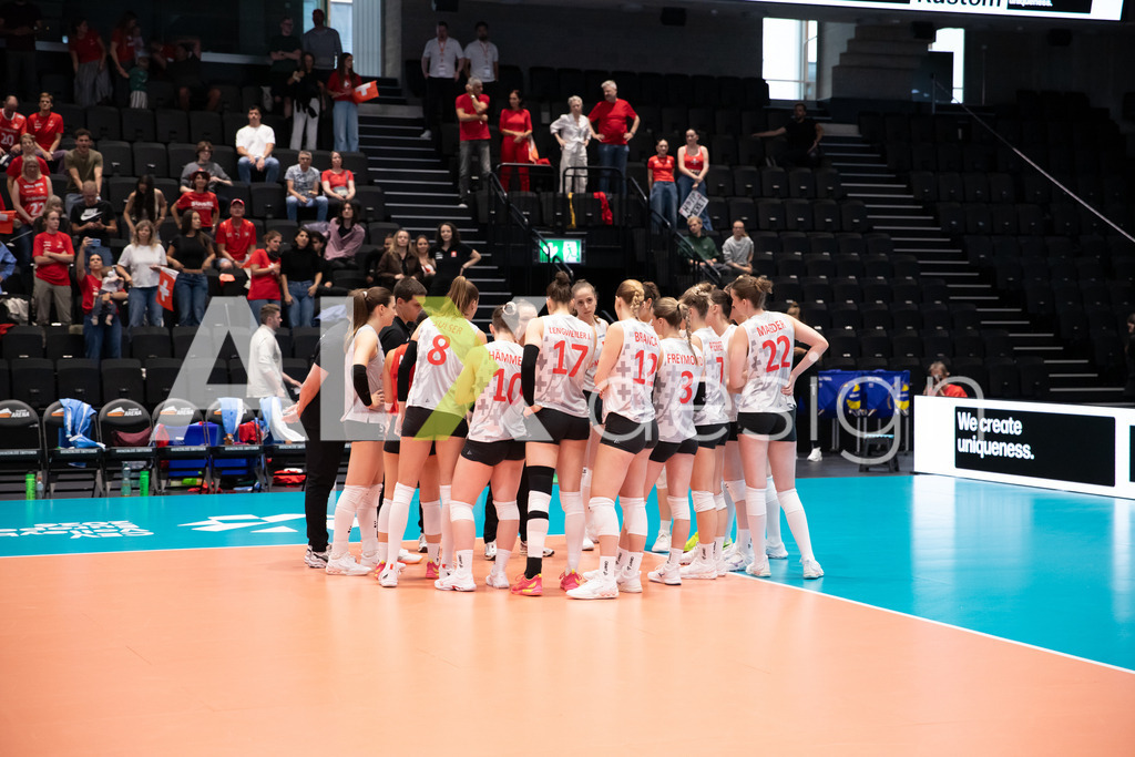 Georgia v Switzerland - CEV European League Women | KRIENS, SWITZERLAND - JUNE 12: Team of Switzerland during the CEV European League match between Georgia and Switzerland at Pilatus Arena on June 12, 2026 in Kriens, Switzerland. - Realisiert mit Pictrs.com