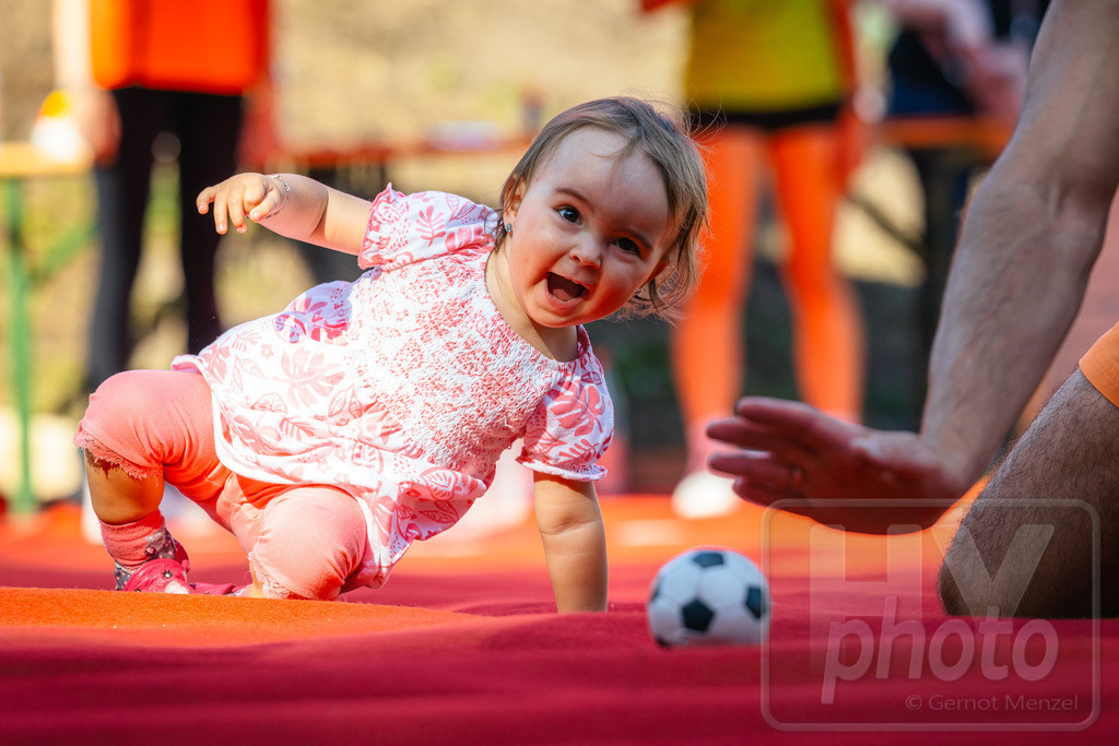 16. Hoywoj-CityLauf im Sportforum Hoyerswerda - 16.09.2023 | 10m VdK-Windel-Flitzer - Realisiert mit Pictrs.com