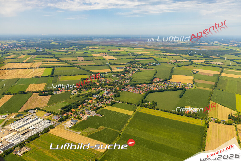 Luftaufnahme der Stadt Hilkenbrook - Die Luftaufnahme wurde 2025 vom UL-Flugzeug heraus erstellt ( keine Drohne ) - Hochauflösende Luftaufnahme - für professionelle Ausdrucke geeignet. Die Geschenkidee !Hier alle&nbsp;Infos zur Lizenzierung der LuftaufnahmeWir fliegen auch dieses Jahr wieder in Ihre Region um Luftbilder zu erstellen.- Luftbild anfragen