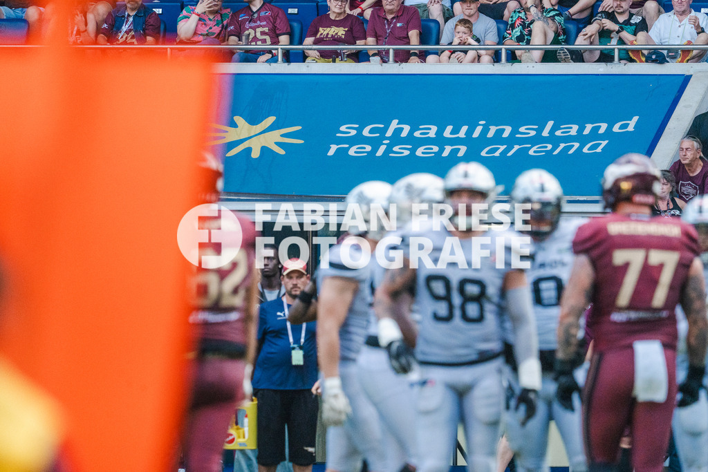 GER Rhein Fire vs. Raiders Tirol, Football, European League of Football, Spieltag 12, Saison 2025, 10.08.2025 | GER Rhein Fire vs. Raiders Tirol, Football, European League of Football, Spieltag 12, Saison 2025, 10.08.2025Foto: Fabian Friese - Realisiert mit Pictrs.com