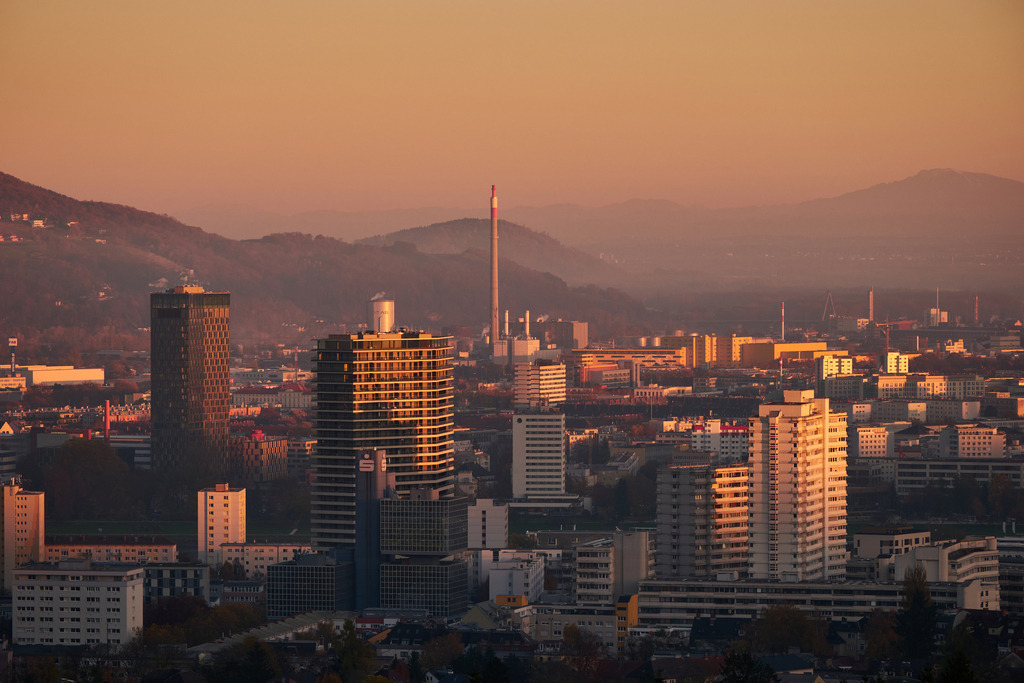 Blick vom Pöstlingberg in die Stadt Linz | Linz, Austria - November 06, 2025: Blick vom Pöstlingberg in die Stadt Linz- - Realisiert mit Pictrs.com