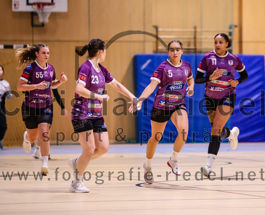 2024-11-24_038_SpVgg_Altenerding_gegen_HC_Donau-Paar_II | Erding, Deutschland, 24.11.2024:Handball, Bezirksoberliga Frauen Altbayern 2024 / 2024, 6. Spieltag, SpVgg Altenerding gegen HC Donau/Paar II, Endergebnis: 24:24Katharina Künstner (SpVgg Altenerding, #23), Lena Prem (SpVgg Altenerding, #5), Nikayla Alston (SpVgg Altenerding, #11)Foto: Christian Riedel / fotografie-riedel.net