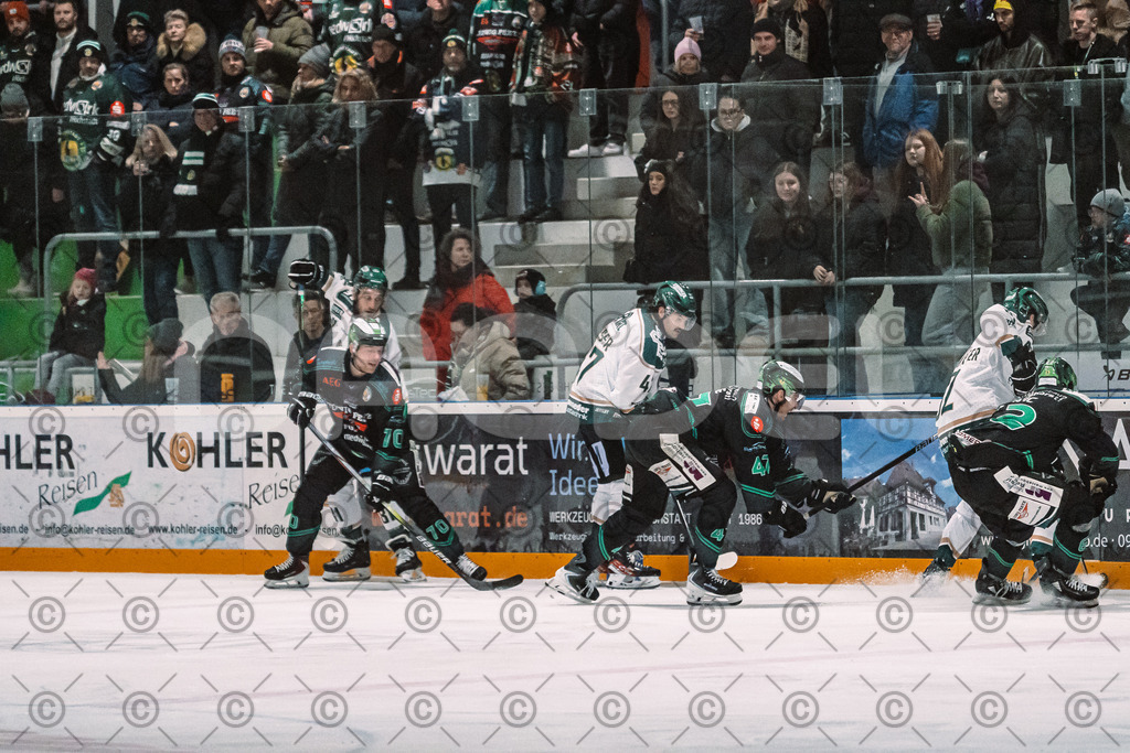 Alligators_vs_Erding_12_12_2025-179 | Die Fotogalerie von Daddel: professionelle Bilder von Sport, Events und Unternehmen aus Franken. Jetzt Galerien durchstöbern und Lieblingsfotos bestellen. - Realisiert mit Pictrs.com