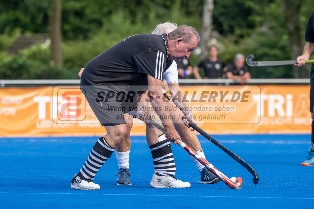 SFE_20240817_0137 | Krefeld, Deutschland, 17.08.2024:  European Cup for Recreational Hockey Players im KTHC Stadion Rot-Weiss Köln Tennis and Hockey Club am 17.08.2024 in Krefeld, Deutschland. (Foto von Stephan Fehrmann)Krefeld, Germany, 17.08.2024: European Cup for Recreational Hockey Players in KTHC Stadion Rot-Weiss Köln Tennis and Hockey Club at 17.08.2024 in Krefeld, Deutschland. (Foto from Stephan Fehrmann)