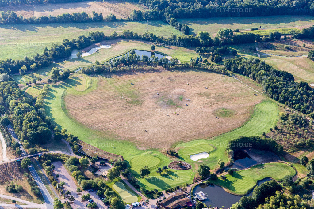 Luftbild: Gelände des Golfplatz Green Eagle Golf Courses (Luhe) im Ortsteil Luhdorf in Winsen im Bundesland Niedersachsen in Deutschland. Foto: IMG_110336.jpg vom 18.08.2018 durch Werner Riehm/FLY-FOTO.de