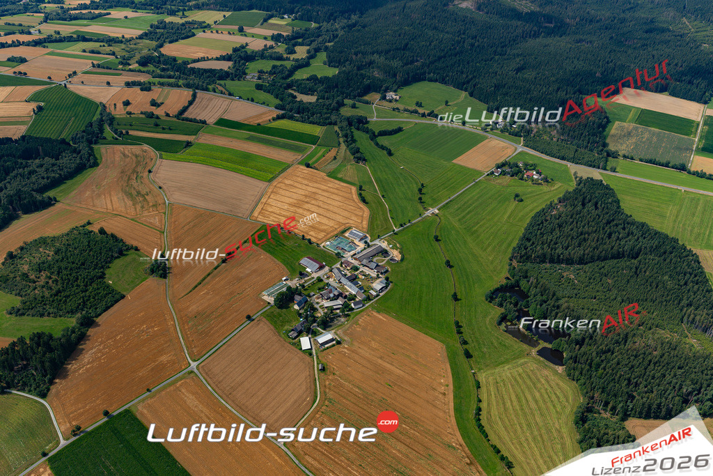 Die Luftaufnahme Grub - Weißenstadt wurde 2021 mittels Flugzeug (keine Drohne) erstellt. Hohe Auflösung -für große Poster und Wandbilder geeignet!