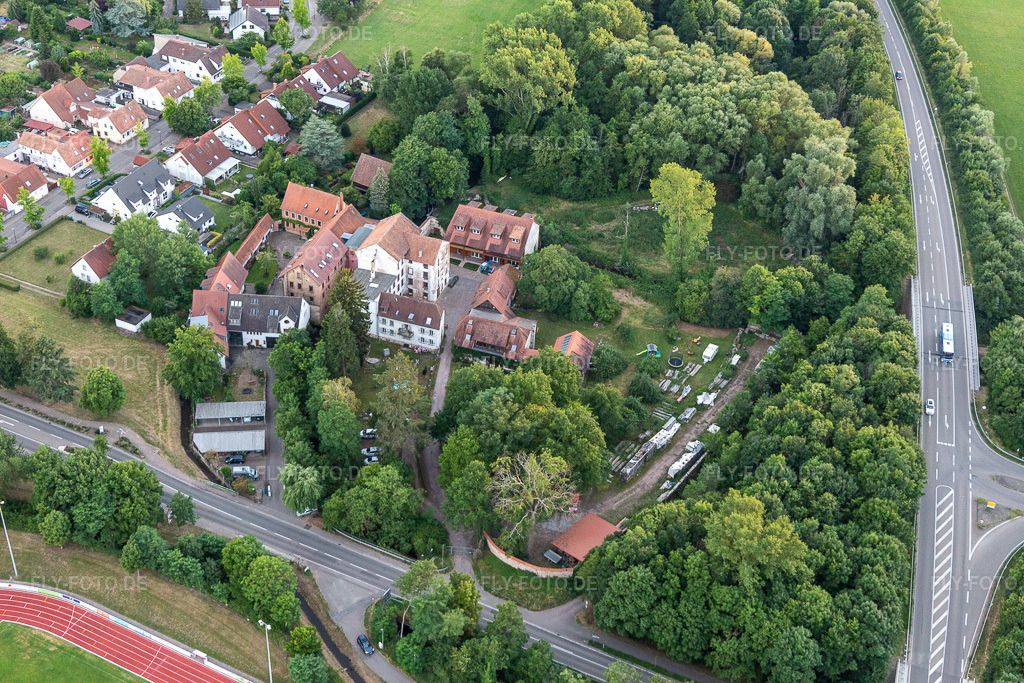 Luftbild:  in Offenbach an der Queich im Bundesland Rheinland-Pfalz in Deutschland. Foto: IMG_133598.jpg vom 12.07.2022 durch Werner Riehm/FLY-FOTO.deVG Offenbach an der Queich