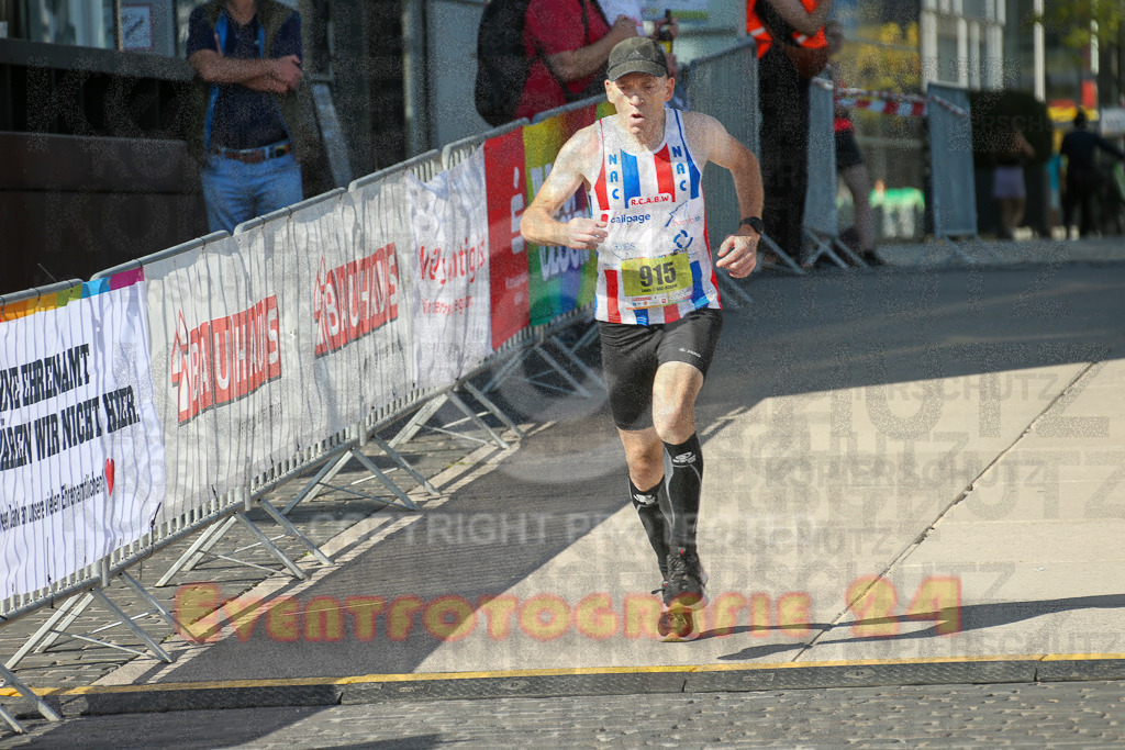240921_1451_EX1_3891 | Sportfotografie im Rhein-Sieg Kreis, Köln, Bonn, NRW, Rheinland Pfalz, Hessen, etc. Unser Tätigkeitsfeld umfasst den Laufsport vom Volkslauf über den Marathon, Duathlon, Triathon bis zum Ultralauf wie Kölnpfad Ultra oder Schindertrail.