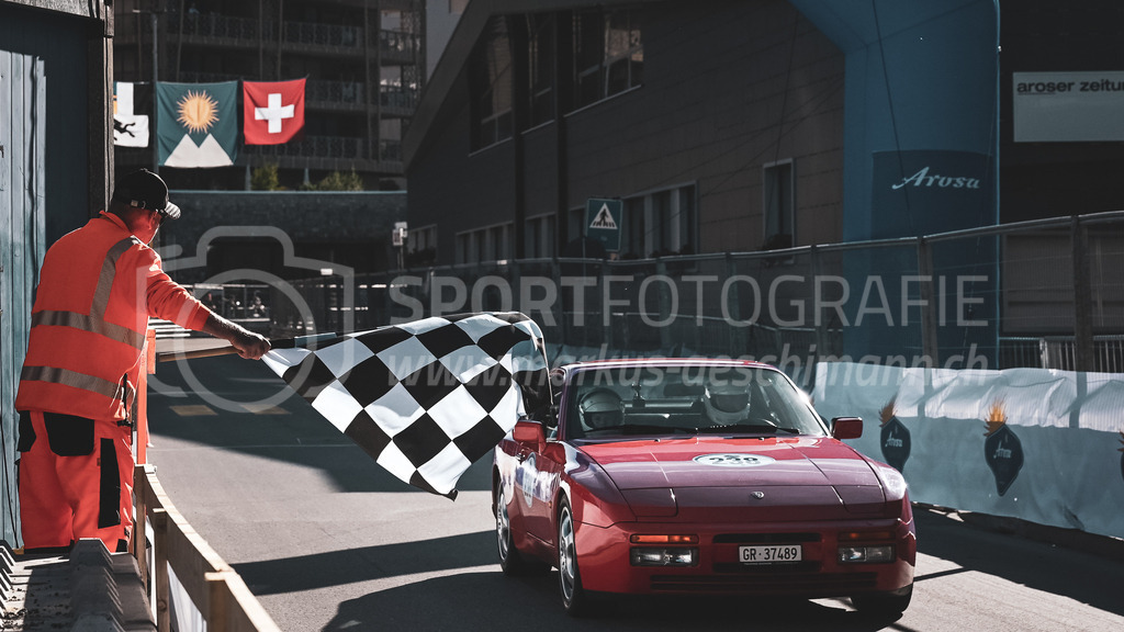 19. Arosa ClassicCar 2023 - 2. September 2023 | 19. Arosa ClassicCar 2023
Arosa, Schweiz
Schlösser Ingo aus Arosa mit der Startnummer 238 in einem Porsche 944 Turbo, Jahrgang 1987, in der Klasse Classic Trophy.
@arosaclassiccar, @arosa.official, #arosaclassiccar, #arosa, #76curves, #classiccar
Bild: Sportfotografie Markus Aeschimann | www.markus-aeschimann.ch - Realisiert mit Pictrs.com