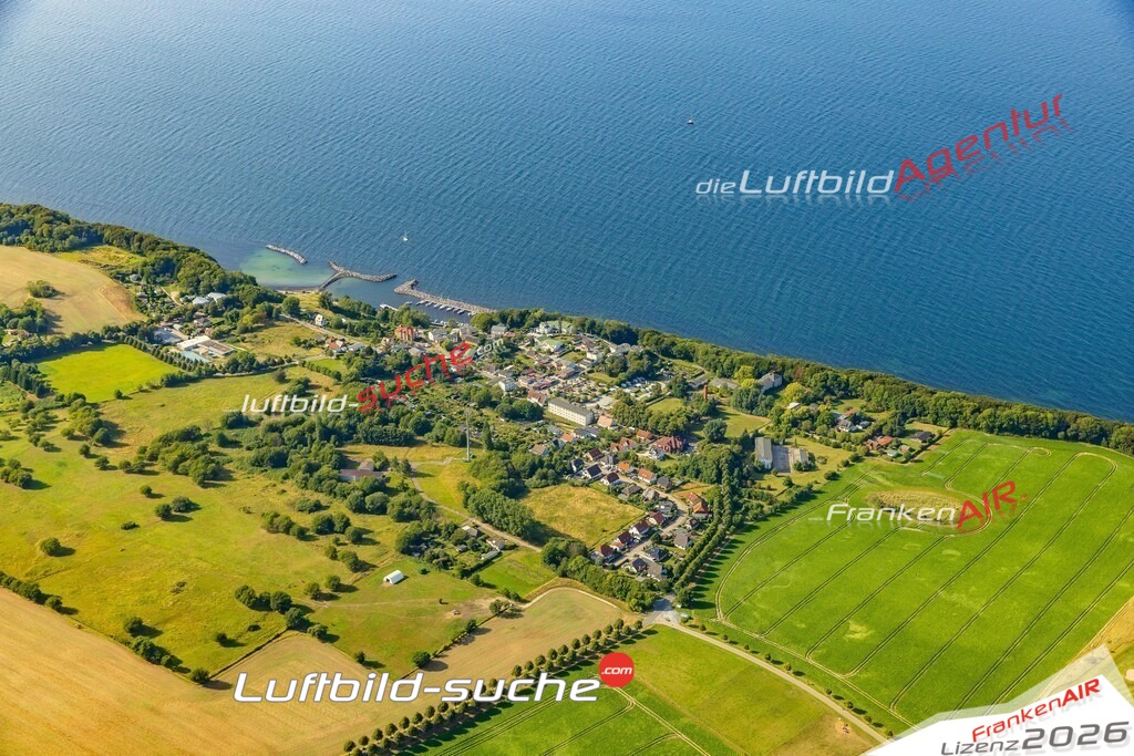 Bild der Stadt Lohme - Die Luftaufnahme wurde 2025 vom UL-Flugzeug heraus erstellt ( keine Drohne ) - Hochauflösende Luftaufnahme - für professionelle Ausdrucke geeignet. Die Geschenkidee !Hier alle&nbsp;Infos zur Lizenzierung der LuftaufnahmeWir fliegen auch dieses Jahr wieder in Ihre Region um Luftbilder zu erstellen.- Luftbild anfragen