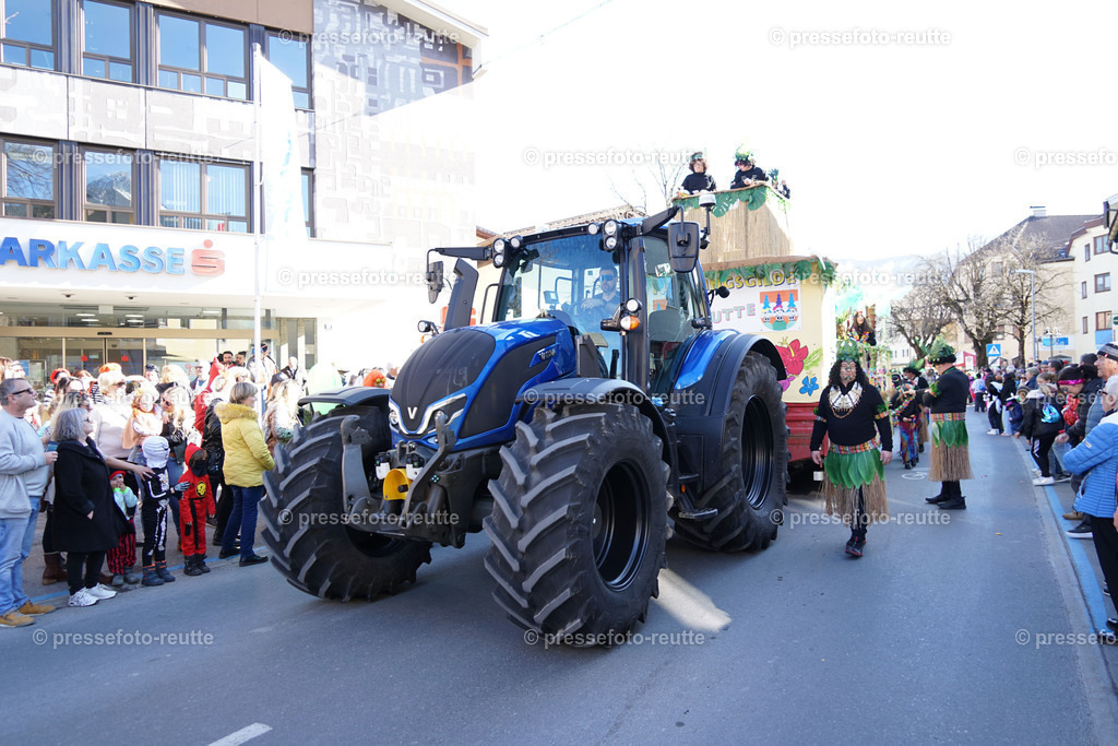 news-2023-Feb16-Unsinniger_Fasching_Reutte-sony-DSC02395 | Info aus dem Bezirk Reutte/Ausserfern Tirol sowie eine umfangreiche Bilddatenbank über die gesamte Region: Lechtal, Talkessel Reutte, Tannheimertal, Zwischentoren. Lech, Plansee, Zugspitze, Grenztunnel, B179, Fernpassstraße, Verkehr, Lawinen, Tradition, - Realisiert mit Pictrs.com