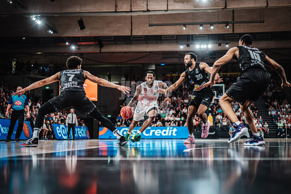 Basketball | Männer | Saison 2023/2024 | easyCredit Basketball Bundesliga | 31. Spieltag | Veolia Towers Hamburg vs. HAKRO Merlins Crailsheim | 30.04.2024 | Aljami Durham (#42, Veolia Towers Hamburg)