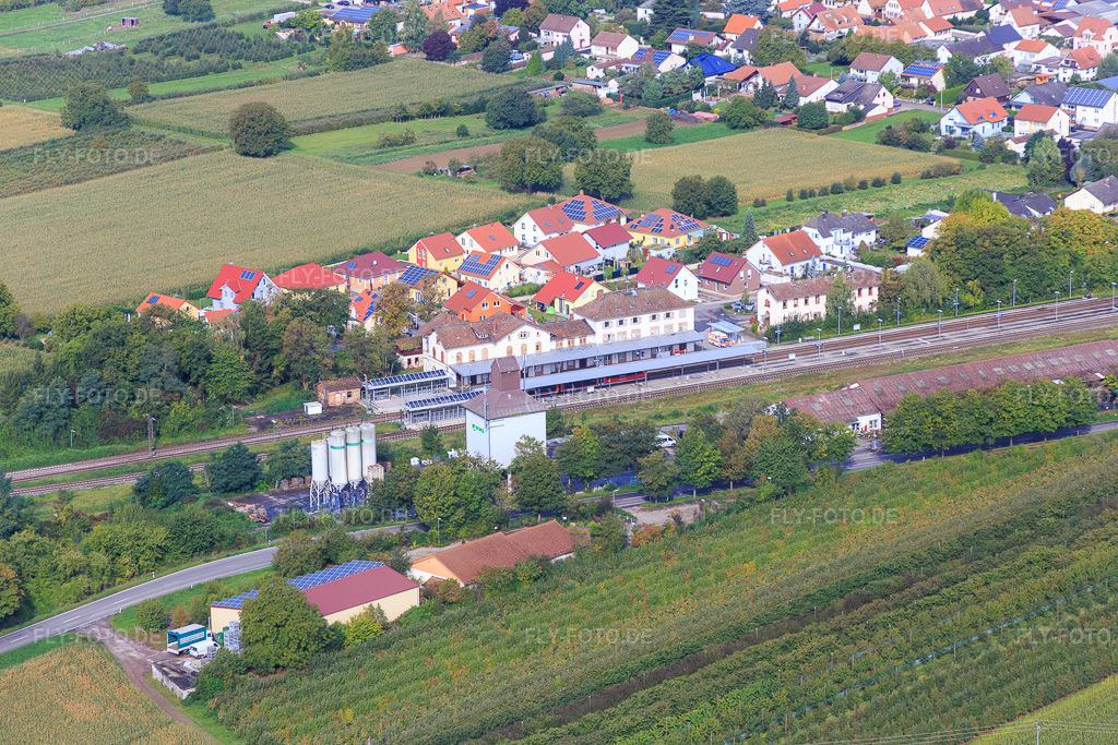 Luftbild: Bahnhof Winden(Pfalz) in Winden im Bundesland Rheinland-Pfalz in Deutschland. Foto: IMG_072527.jpg vom 19.09.2014 durch Werner Riehm/FLY-FOTO.de