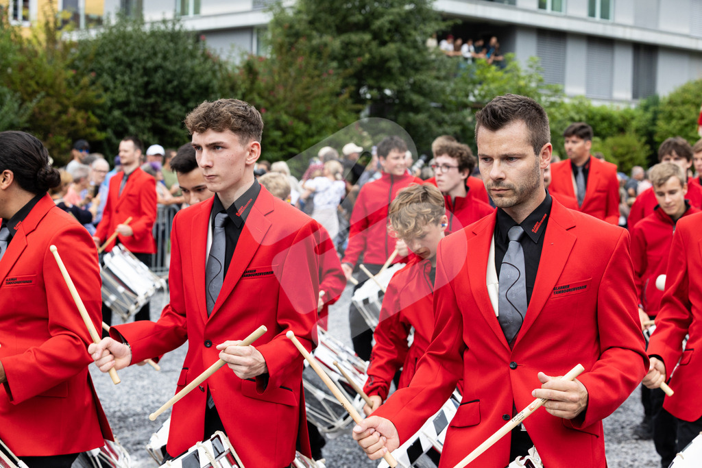 ESAF2025_Freitag_4022 | Die Schwinger des Schwyzer Kantonalen Schwingerverbandes: Fotos, die Dynamik und Leidenschaft festhalten, sowie emotionale Momente aus dem traditionellen Schwingsport zeigen. - Realisiert mit Pictrs.com