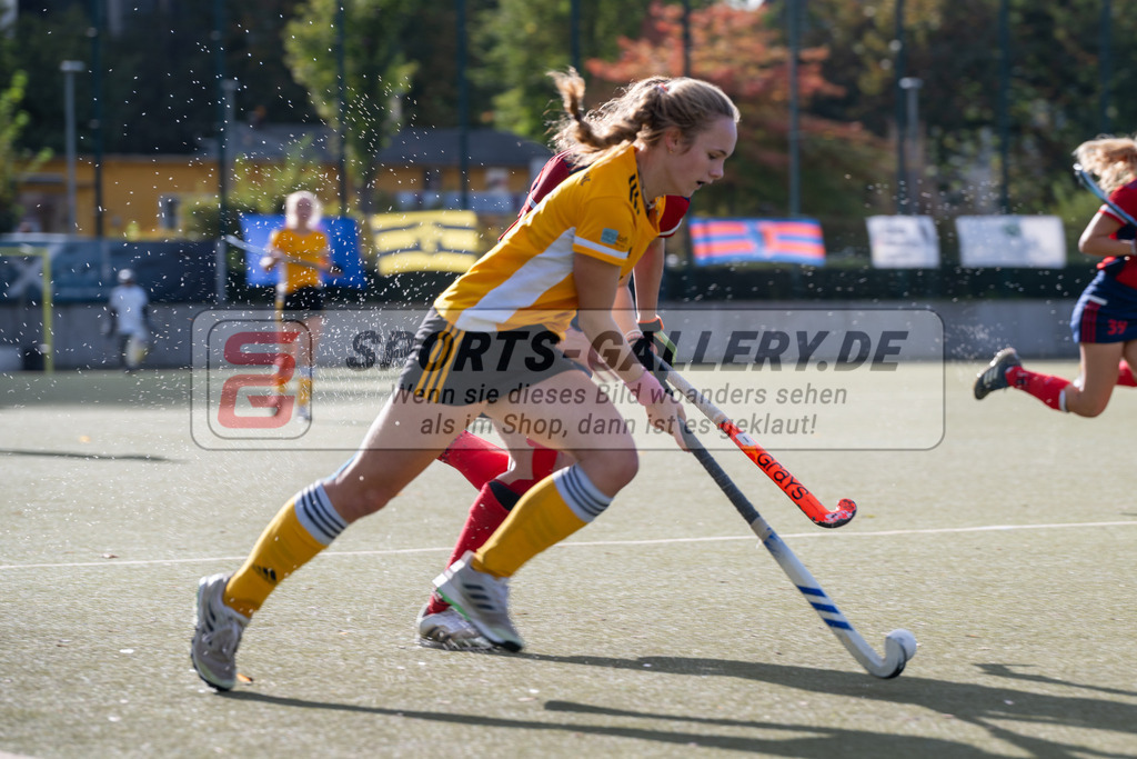 SFE_20231021_0205 | Deutsche Meisterschaft Weibliche U16 Halbfinale Düsseldorfer HC - Harvestehuder THC am 21.10.2023 in Köln (Düsseldorfer Hockeyclub 1905 e.V.), Photo: Stephan Fehrmann 2023 (Sports-Gallery)