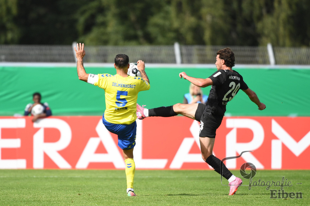 SV Atlas-Delmenhorst-Borussia Mönchengladbach | DFB-Pokal 1. Runde;SV Atlas Delmenhorst (gelb)-Borussia Mönchengladbach (schwarz) am 17.08.2025 in Oldenburg (Marschweg-Stadion), Photo: Philip Eiben 2025 - Realisiert mit Pictrs.com