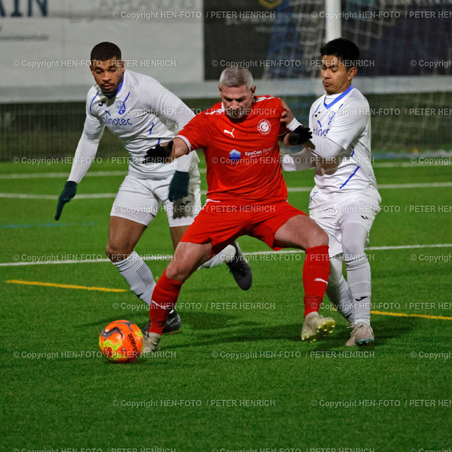20231122-5375-fuba-türkgücüdarmstadt-fcada-HEN-FOTO | 22.11.2023 Fussball Männer Saison 2023 2024 Kreispokal Darmstadt Türk Gücü Darmstadt - FCA Darmstadt (0:2) v. li. Gabriel Machado Xavier (18 FCA) Victor Sander (51 TGD) Kiocesar Koide Belem (16 FCA) (Foto: Peter Henrich) - Realisiert mit Pictrs.com