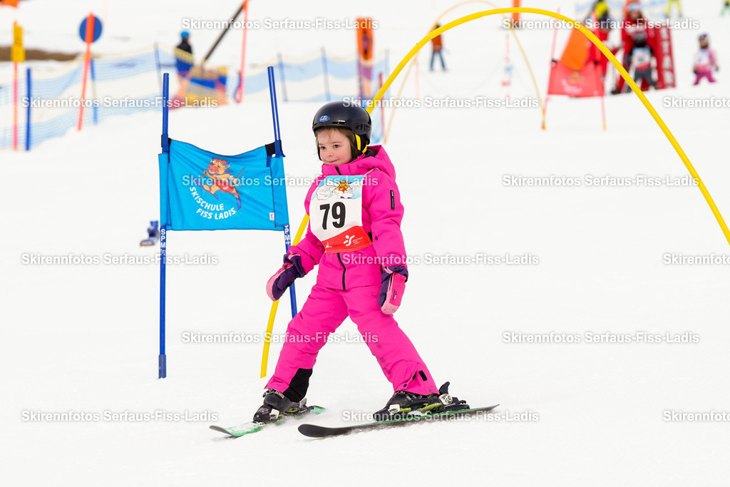 SRF_02.01.2026_0002 | Skirennfotos,Serfaus,Fiss,Ladis,Kinderskirennen,Winter,Tirol,Oberland,skirace,SFL,feelfree,weil wir's genießen,ski,Ski,skifahren,Sonnenplateau, - Realisiert mit Pictrs.com