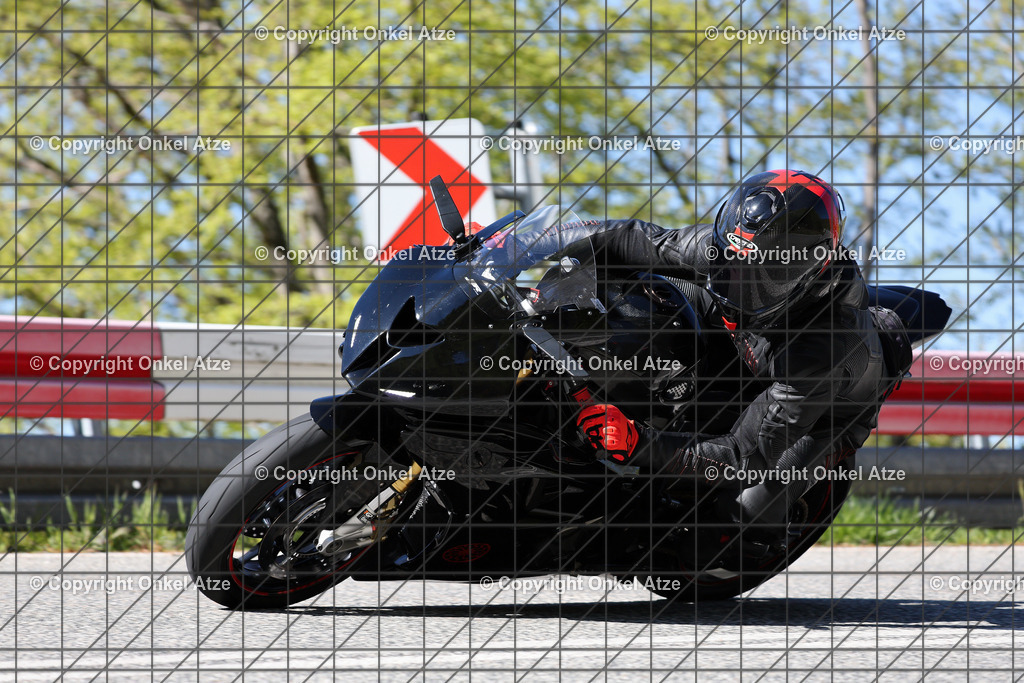 IMG_8314 | Fotograf am Kyffhäuser. Onkel Atze. Kyffhäuser Rennstrecke. Café36. Motorsportfotografie. - Realisiert mit Pictrs.com