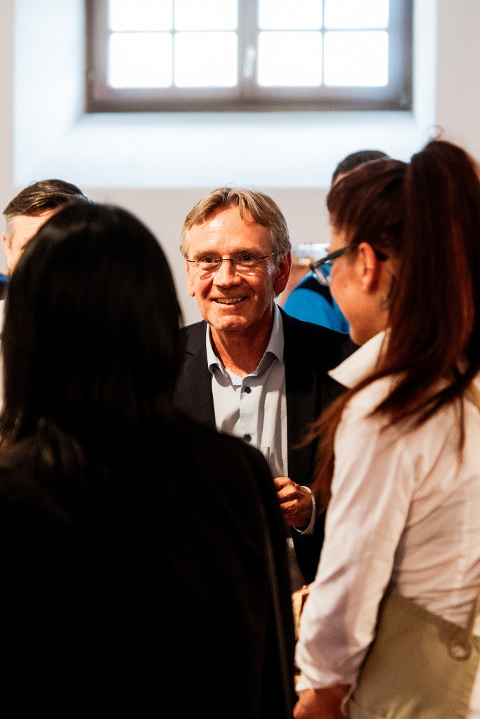 SR502467 | Media Hub Simon Reisinger - Realisiert mit Pictrs.com