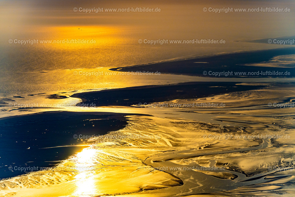 Baltrum_Sonnenaufgang_ELS_4417190523 | BALTRUM 19.05.2023 Wattenmeer der Nordsee- Küste beim Sonnenaufgang in Baltrum im Bundesland Niedersachsen, Deutschland. Weiterführende Informationen bei: Nordseeheilbad Insel Baltrum. // Wadden Sea of North Sea Coast at sunrise in Baltrum in the state Lower Saxony, Germany. Further information at: Nordseeheilbad Insel Baltrum. Foto: Martin Elsen