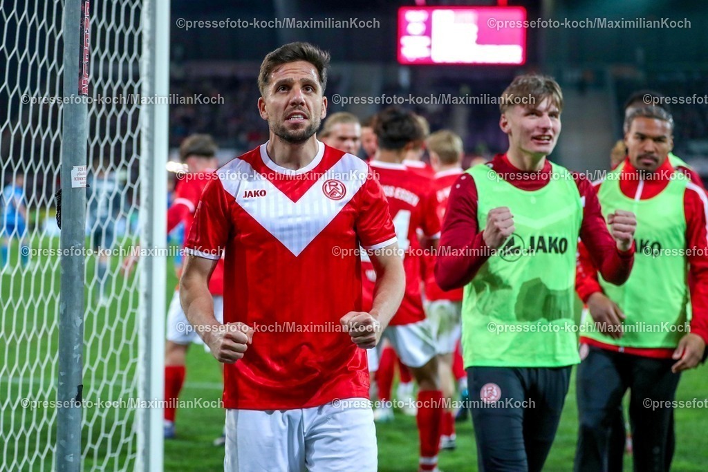 RWE06042501093 | 2025.04.06, Fußball, 3.Liga, Rot-Weiss Essen - FC Hansa Rostock, Stadion Hafenstraße, Saison 2024 2025: Torjubel nach dem Tor zum 2:1 durch Torschütze Ahmet Arslan (RWE #6) DFB regulations prohibit any use of photographs as image sequences and or quasi-video.