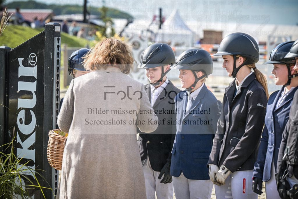DOS_0028 | Entdecke hochwertige Reitturnierfotos von Foto Oger. Professionell, emotional und authentisch – jetzt Lieblingsmomente im Shop bestellen.Deutschlandweite Turnierfotografie. - Realisiert mit Pictrs.com