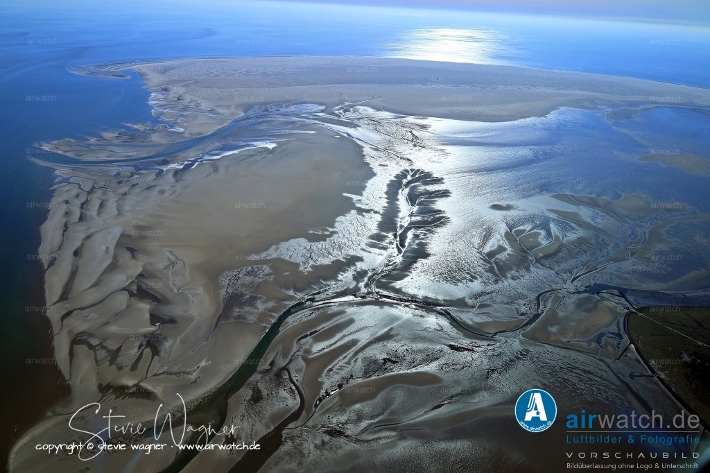 Halligen-Inseln-Weltnaturerbe-Wattenmeer-04-2023-airwatch-wagner-240A0377 | Die Bewohner der Hallig sind im Sinne des Küsten-, Natur- und Artenschutzes tätig und werden vom Landesbetrieb für Küstenschutz, Nationalpark und Meeresschutz angestellt.