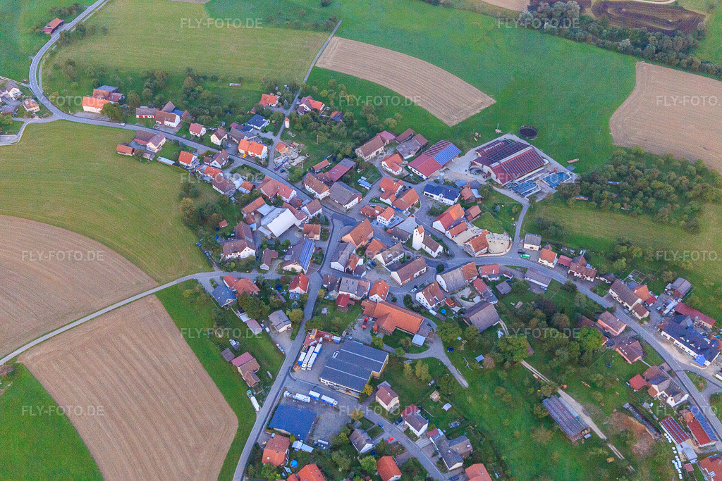 Luftbild: Ortsansicht von Nordwesten im Ortsteil Gallmannsweil in Mühlingen im Bundesland Baden-Württemberg in Deutschland. Foto: IMG_102843.jpg vom 25.08.2017 durch Werner Riehm/FLY-FOTO.de
