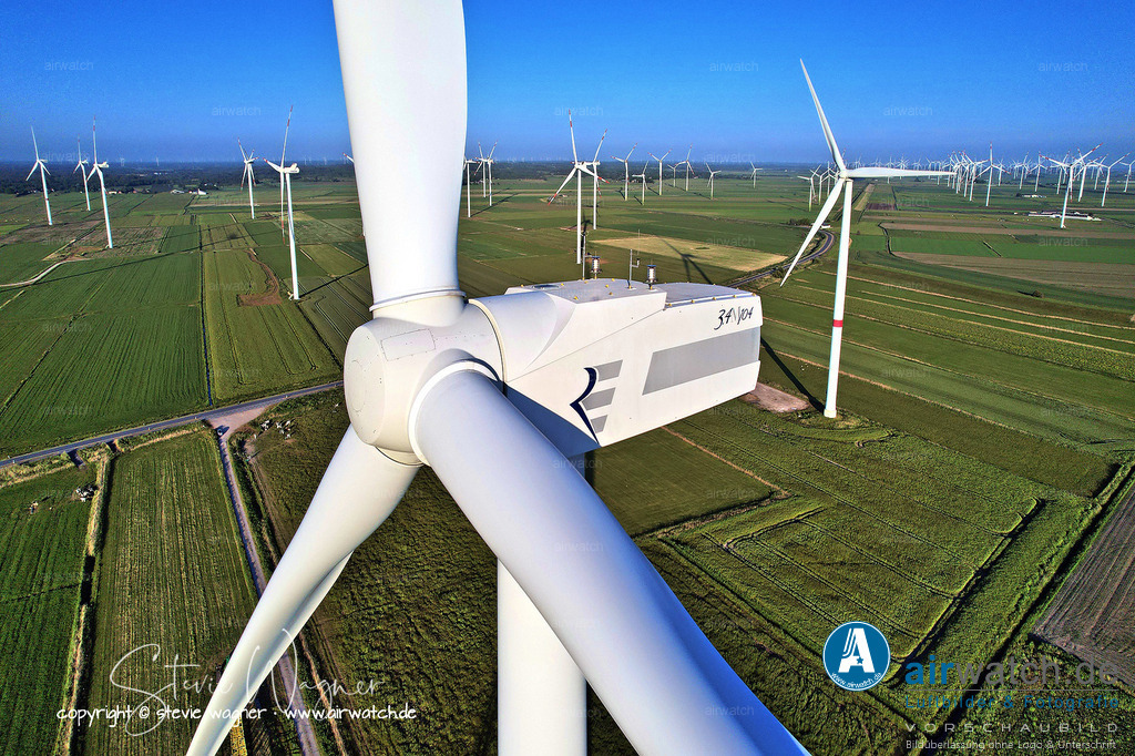 Langenhorner Alter Deich - Windpark - Luftbild | Entdecken Sie atemberaubende Luftbilder und Fotografien auf airwatch.de - Tauchen Sie ein in eine Welt voller faszinierender Aufnahmen aus der Vogelperspektive.