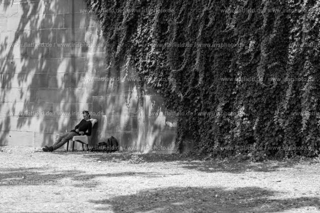 Mann auf Stuhl | Frankfurt