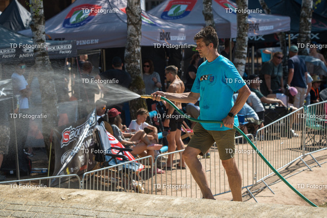 DM_BMX_Race_2025-06196 | Fotogalerie von Thomas Dettweiler mit Eventbildern und lizenzfreien Fotos. Perfekt als Wandbild, für Büro, Website oder private Nutzung. - Realisiert mit Pictrs.com