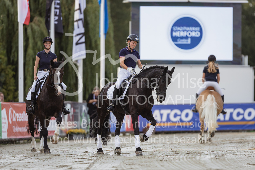 230728_BHO_Showprogramm-540 | Deine schönsten Turniermomente als professionelle Fotos! Entdecke hochwertige Pferdesport-Fotografie im Online-Shop. Jetzt Fotos finden & bestellen!