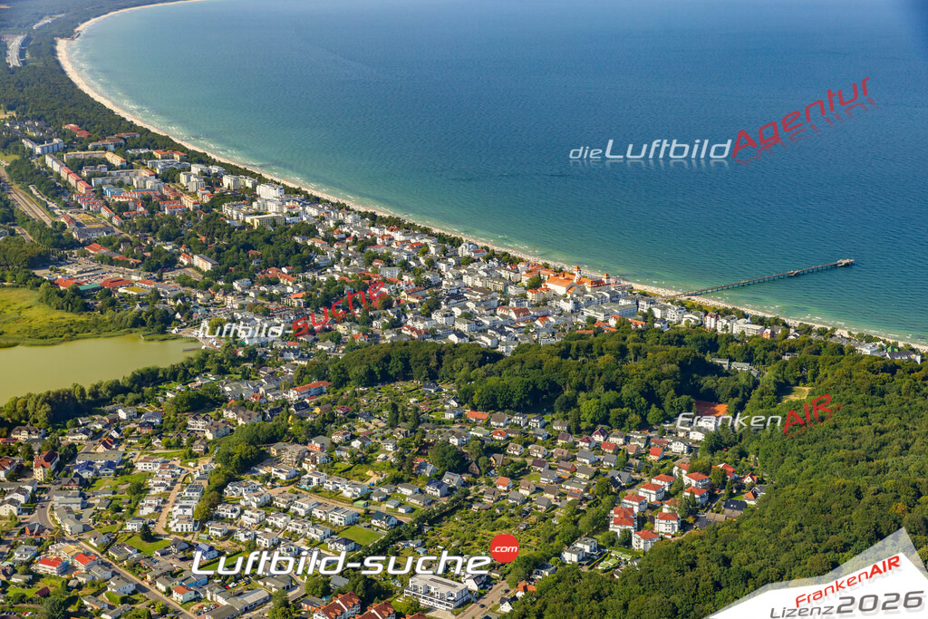 Luftbild der Stadt Binz - Die Luftaufnahme wurde 2025 vom UL-Flugzeug heraus erstellt ( keine Drohne ) - Hochauflösende Luftaufnahme - für professionelle Ausdrucke geeignet. Die Geschenkidee !Hier alle&nbsp;Infos zur Lizenzierung der LuftaufnahmeWir fliegen auch dieses Jahr wieder in Ihre Region um Luftbilder zu erstellen.- Luftbild anfragen