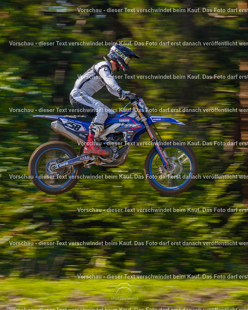 09_21_LM_Schenkenhorst-9251 | Sportfotografin aus Berlin-Brandenburg mit Fokus auf Motocross. Ich halte deine sportliche Leistung und echte Emotionen auf und neben der Strecke professionell fest. Entdecke die Fotos von deinem Rennen und bestelle sie direkt hier im Shop.