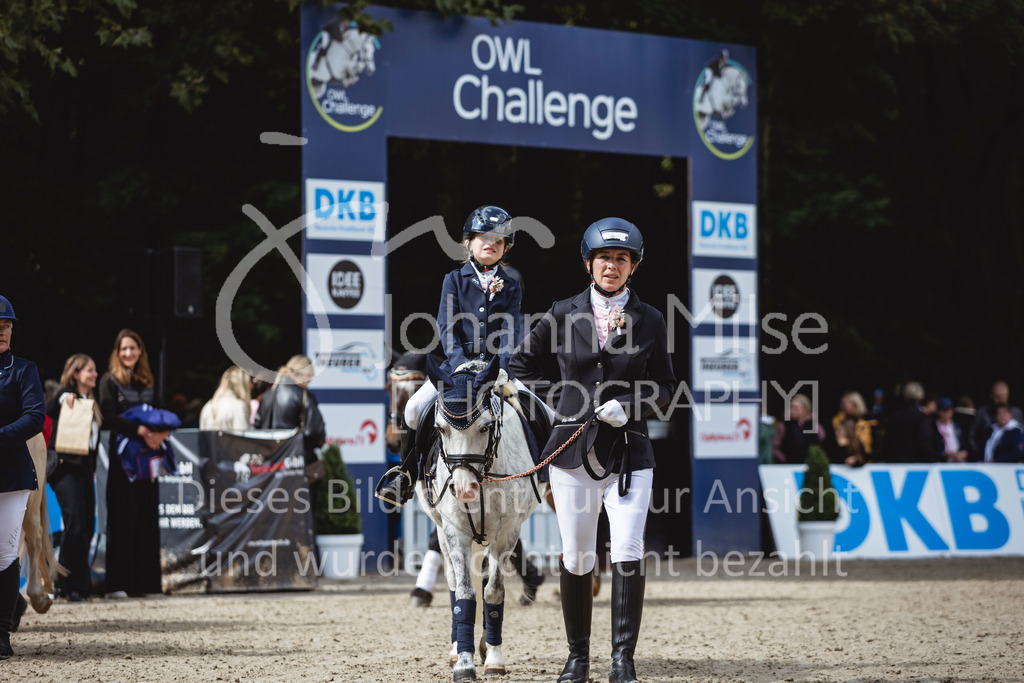 240915_OWLCh_FuehrzuegelWB-644 | Deine schönsten Turniermomente als professionelle Fotos! Entdecke hochwertige Pferdesport-Fotografie im Online-Shop. Jetzt Fotos finden & bestellen!