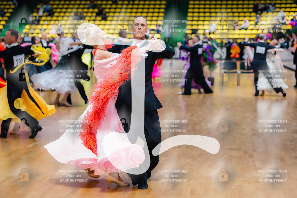 Hessen Tanzt WDSF Open Senior III Standard 11th (243) Bernhard Fuss _ Sonja Fuss (TTC Rot-Weiß Freiburg)-2025-05-17-8085 | Webshop for digital downloads and prints of dance sport, event & show photographer Julian Link - Realisiert mit Pictrs.com