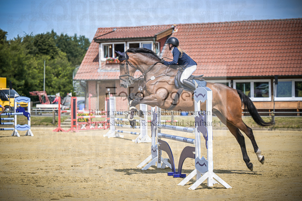 DOS_7885 | Entdecke hochwertige Reitturnierfotos von Foto Oger. Professionell, emotional und authentisch – jetzt Lieblingsmomente im Shop bestellen.Deutschlandweite Turnierfotografie. - Realisiert mit Pictrs.com